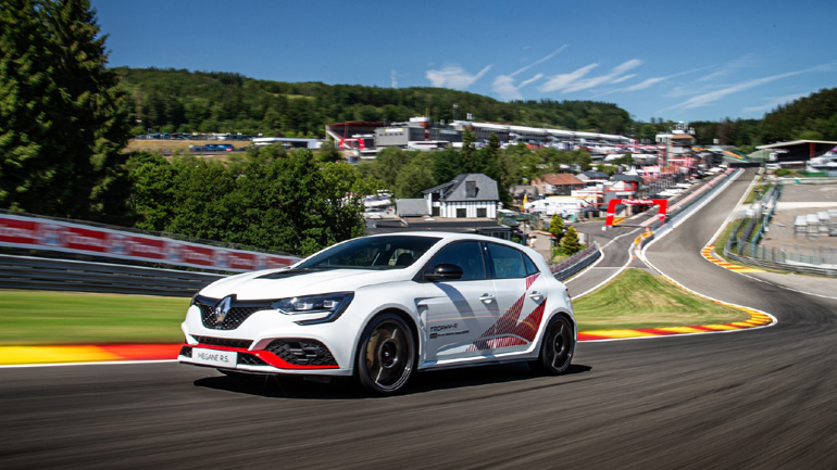 Το Renault Mégane RS Trophy R έσπασε το ρεκόρ του Honda Type R